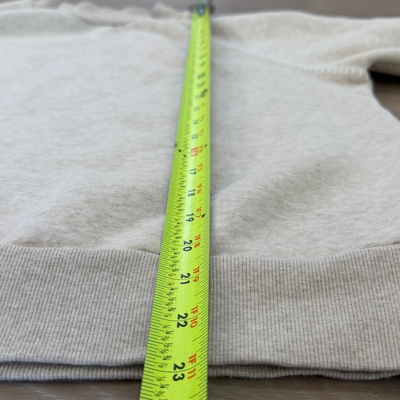 UGG Classic Crewneck Sweatshirt Women’s Small Tan Oversized Fleece - Picture 7 of 9